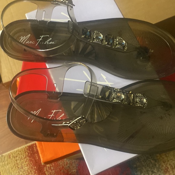 🩴Marc Fisher GEMMIE Clear Sandals - Picture 2 of 5